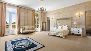 4 bedrooms, desk, iron/ironing board, travel cot - Chateau Bowral – Luxury Southern Highlands Estate with Poolhouse (Bowral)