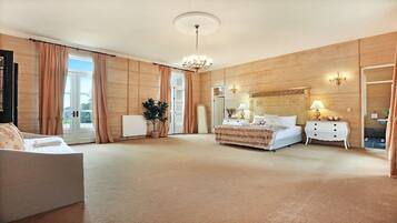 4 Schlafzimmer, Schreibtisch, Bügeleisen/Bügelbrett, Reisekinderbett