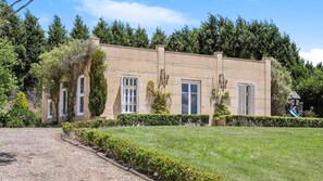 Exterior - Chateau Bowral – Luxury Southern Highlands Estate with Poolhouse (Bowral)