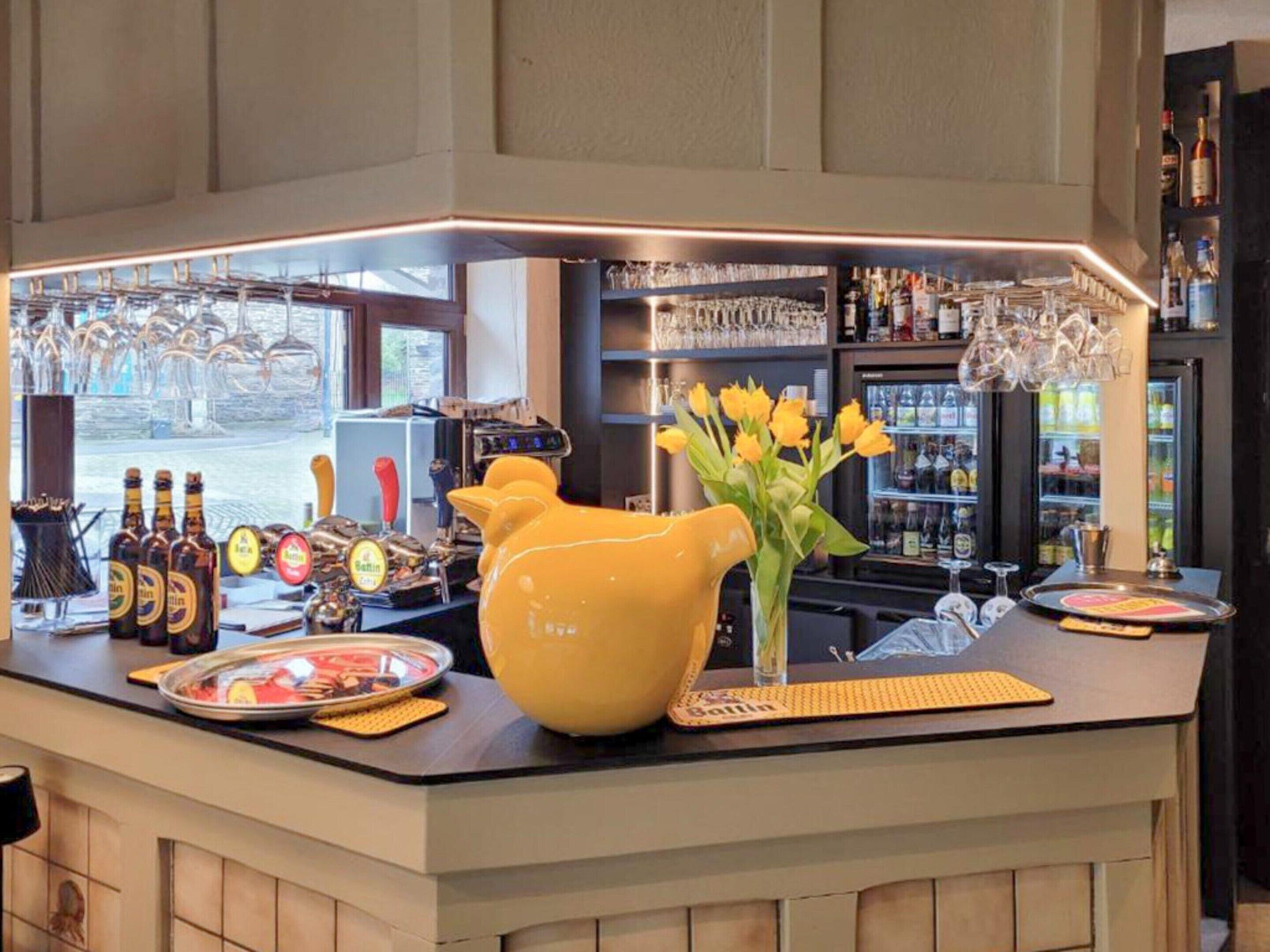 Apartment | Bar (on property)