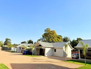 Exterior - 19 on Bay Noakes Boutique Hotel (Harare)