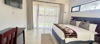 19 on Bay Noakes Boutique Hotel