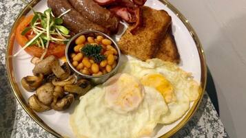 Desayuno inglés gratuito y diario