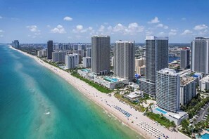Beach nearby - Beachfront Luxe Condo Sunrise Oceanfront Balcony (Hollywood)