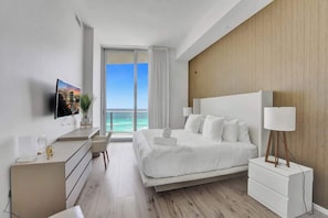 Iron/ironing board, travel cot, free WiFi, bed sheets - Beachfront Luxe Condo Sunrise Oceanfront Balcony (Hollywood)