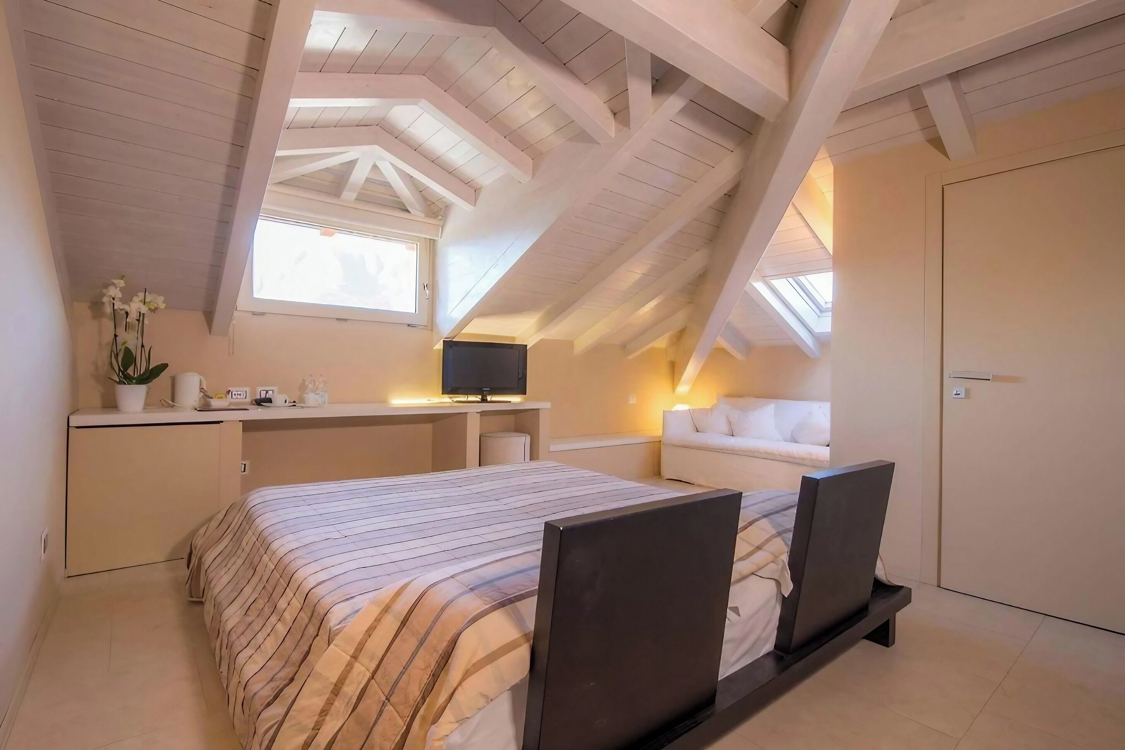 Double Room, 1 Queen Bed with Sofa bed