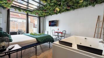 WiFi, bed sheets