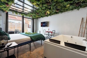 WiFi, bed sheets - Vrbo Property (Montdidier)