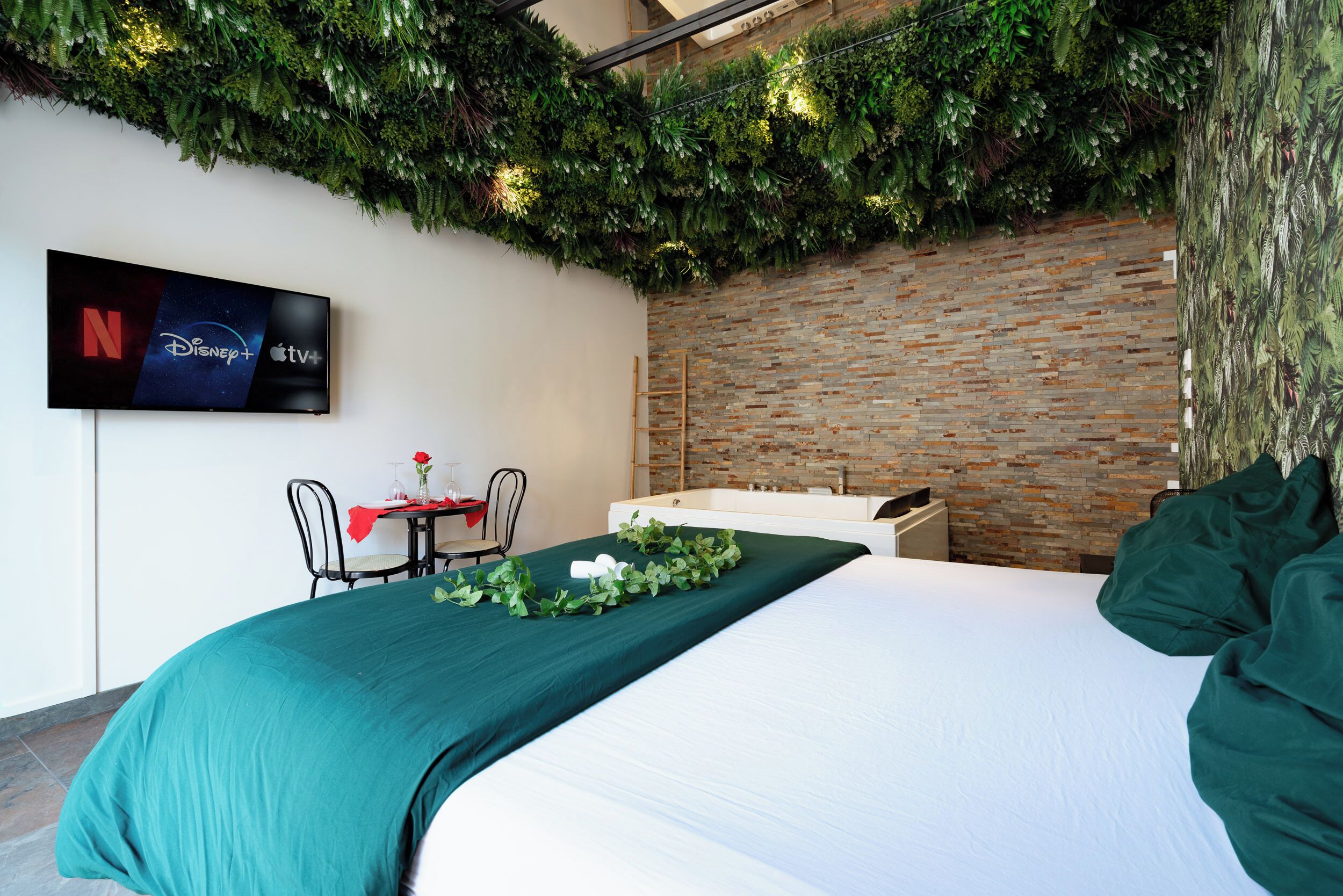 WiFi、ベッドシーツ