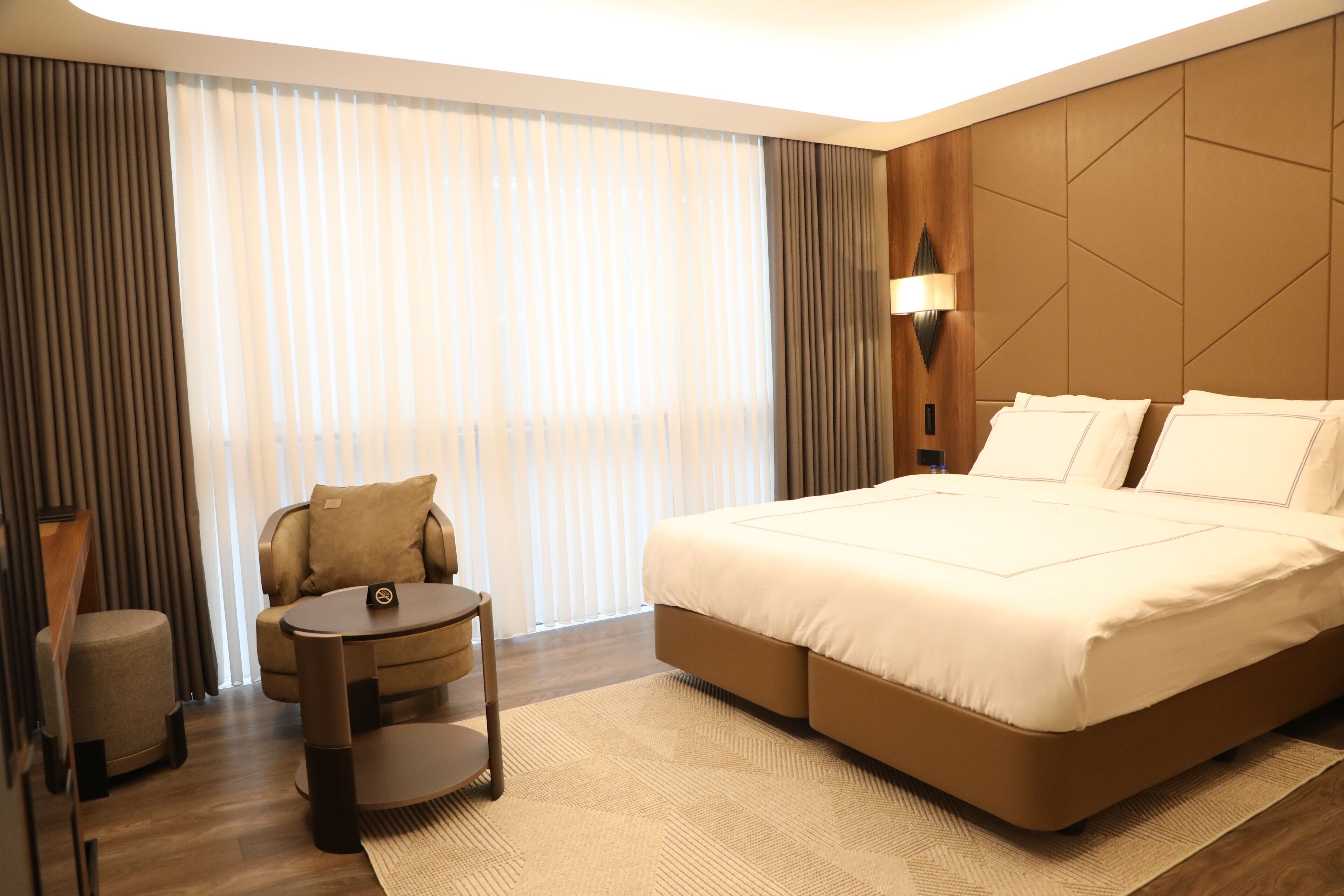 Habitación Deluxe con 2 camas individuales | Escritorio y espacio para trabajar con un portátil