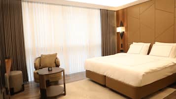 Phòng 2 giường đơn Deluxe | Bàn, khu vực làm việc phù hợp cho laptop, bàn ủi/dụng cụ ủi quần áo