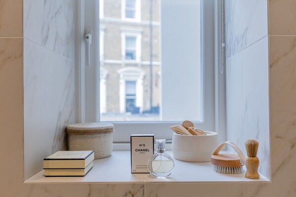 House - Collingham Apartments (London)
