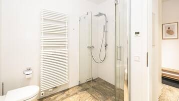 Apartment, 1 Bedroom, Balcony, City View | Bathroom | Free toiletries, hair dryer, towels, soap