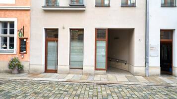 Apartment, 3 Bedrooms, Balcony, City View | Exterior detail