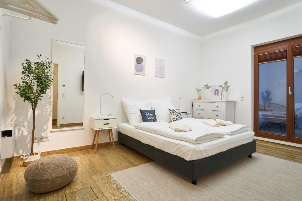 Laptop workspace, iron/ironing board, free WiFi