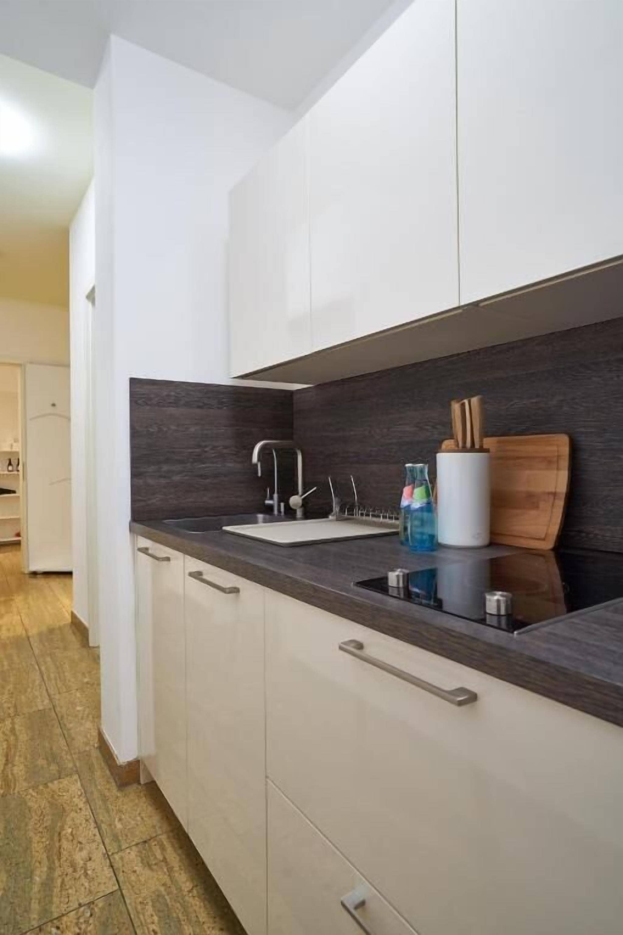 Leilighet, 3 soverom, balkong, byutsikt | Eget kjøkken | Kjøleskap, mikrobølgeovn, ovn og kokeplater