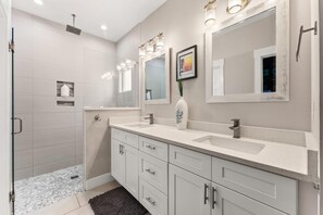 Bathroom - Beach House - Beachside Sunrise (Panama City Beach)