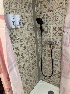 Shower, hair dryer, towels, soap - Cosy studio with mezzanine - Near Seine & Paris (Asnières-sur-Seine)