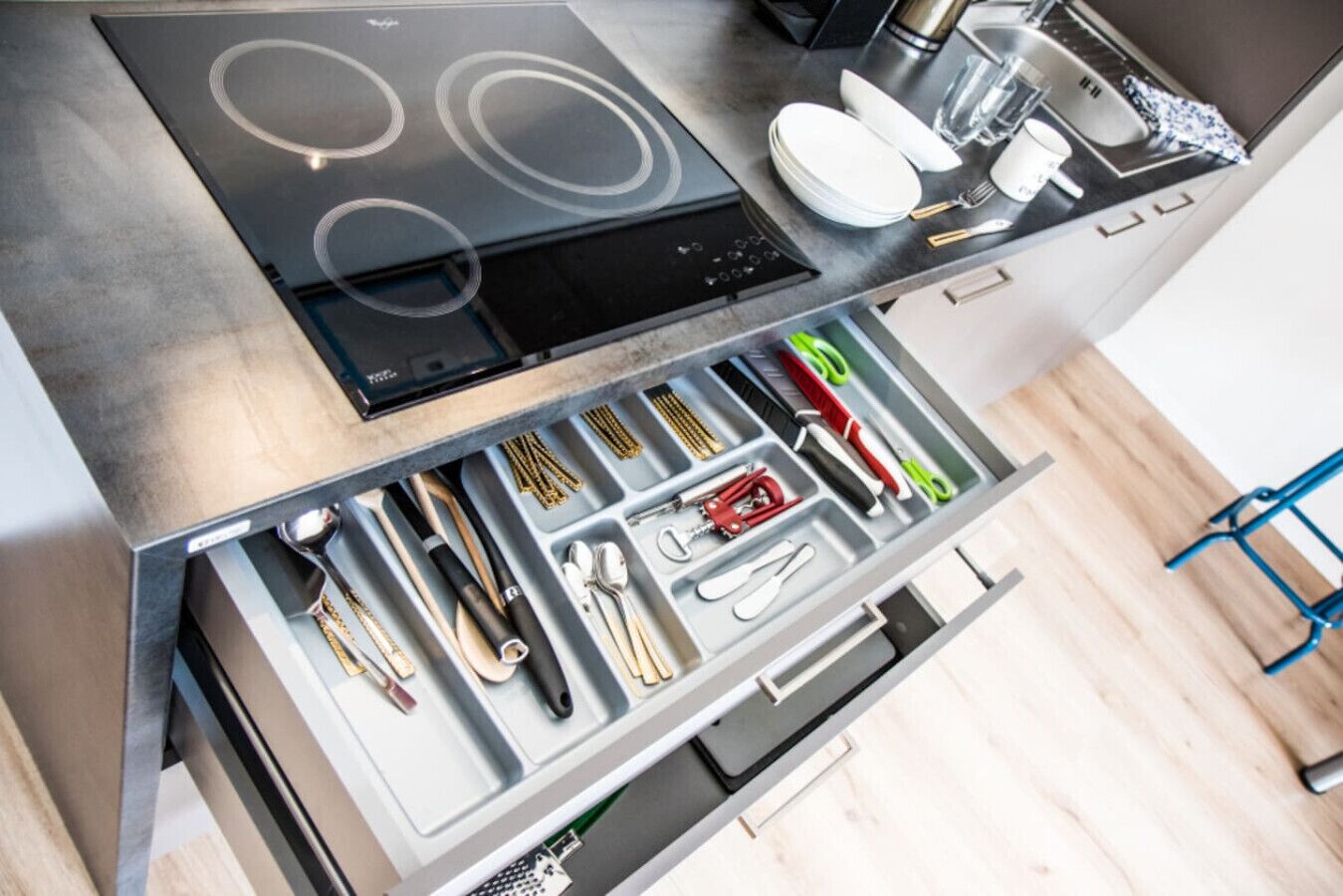 雪櫃、微波爐、爐具、洗碗機