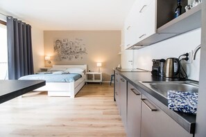 Fridge, microwave, stovetop, dishwasher