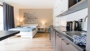 Fridge, microwave, stovetop, dishwasher