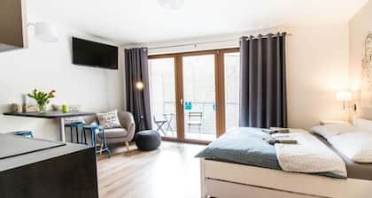 Design Studio w/Patio | 12min City | 350+ Reviews