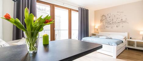 Desk, iron/ironing board, WiFi, bed sheets