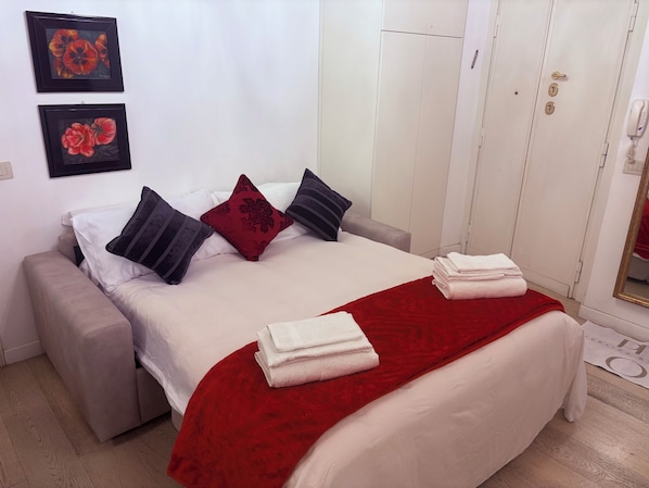 Bügeleisen/Bügelbrett, Reisekinderbett, WLAN, Bettwäsche