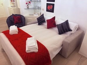 Bügeleisen/Bügelbrett, Reisekinderbett, WLAN, Bettwäsche