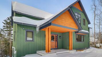 House (5 Bedrooms) | Interior