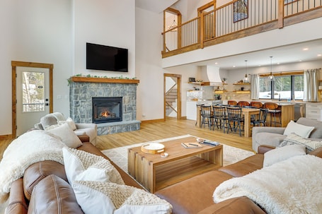 Casa (5 Bedrooms) | Fachada da propriedade. Luxe Mountain Home w/ Chefs Kitchen & Okemo Views