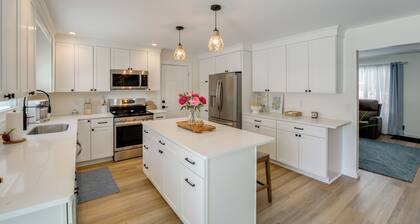 Deck, Fire Pit! Fully Updated Home Near Lake Huron