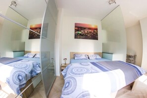 Iron/ironing board, WiFi, bed sheets - Onsite Free Parking | 10min Centre | 600+ Reviews (Praha 3 - Žižkov)