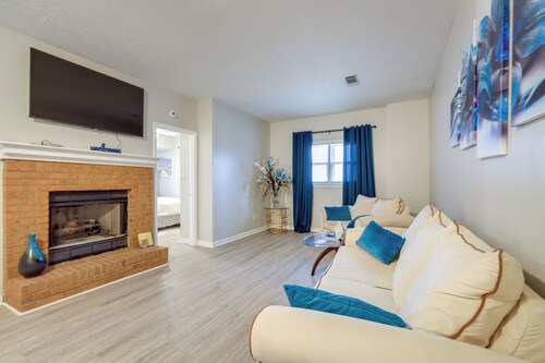 Artistic Escape in Fayetteville! Cozy Couple's Apt