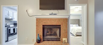 Artistic Escape in Fayetteville! Cozy Couple's Apt
