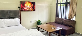 Peaceful Studio Haven Near Everything