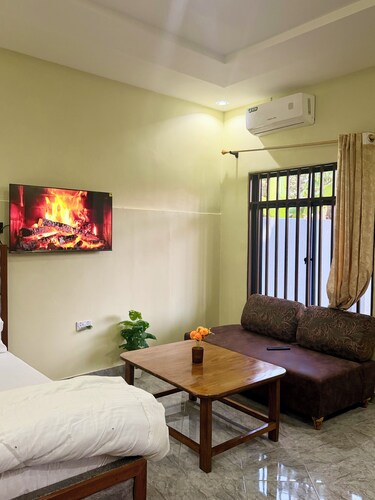 Peaceful Studio Haven Near Everything