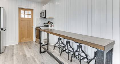 Walk to Harbor, Eats & Shops! Greenport Retreat