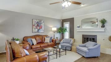 House (3 Bedrooms) | Front of property