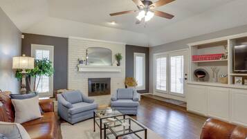 House (3 Bedrooms) | Interior