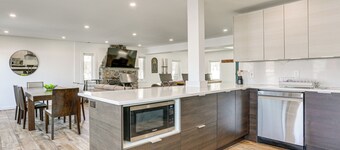 Family-friendly! Waterfront Home on Lake Hopatcong