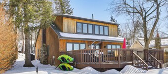 Family-friendly! Waterfront Home on Lake Hopatcong