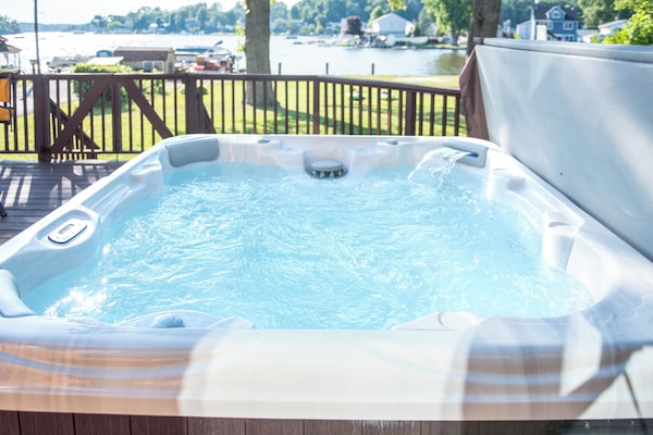 Family Summer Getaway W/ Hot Tub On Lake Hopatcong - New Jersey