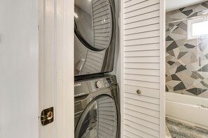 Interior - Family-friendly! Waterfront Home on Lake Hopatcong (Lake Hopatcong)