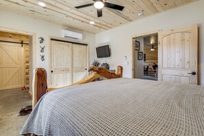 House (1 Bedroom) | Interior - Hunters' Home Base! Cabin in White Mountains (Eagar)