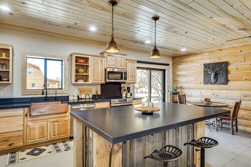 Hunters' Home Base! Cabin in White Mountains