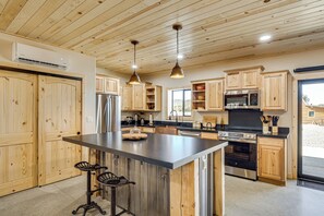 House (1 Bedroom) | Interior - Hunters' Home Base! Cabin in White Mountains (Eagar)