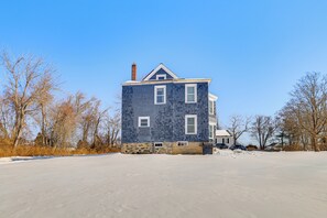 Apartment (3 Bedrooms) | Interior - Easy Beach Access! Classic New London Charmer (New London)