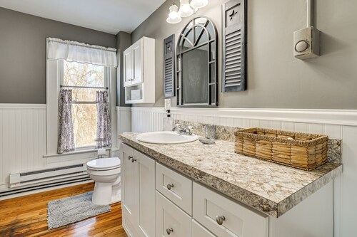 Easy Beach Access! Classic New London Charmer