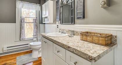 Easy Beach Access! Classic New London Charmer
